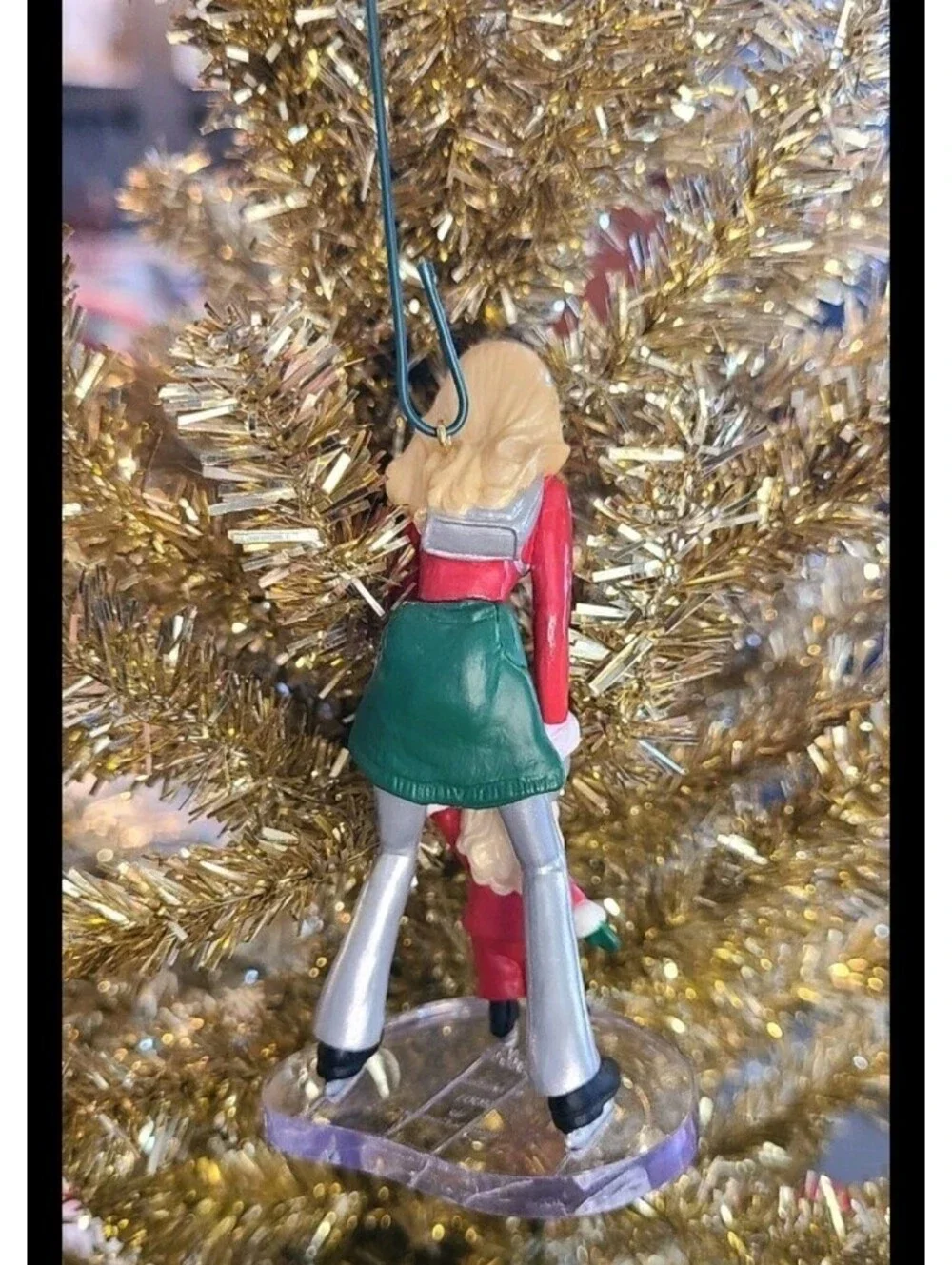Hallmark Keepsake Ornament Barbie and Kelly on The Ice 2001
